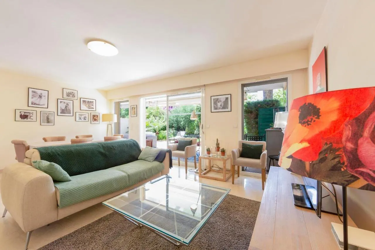 Apartment 2 Bedrooms2 Bathroomsdouble Terrace & Garden In Palm Beach Area Cannes