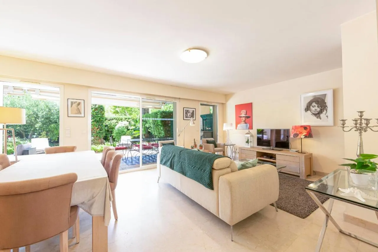 Apartment 2 Bedrooms2 Bathroomsdouble Terrace & Garden In Palm Beach Area Cannes