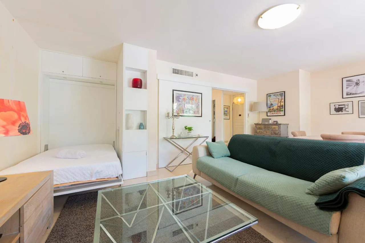 Apartment 2 Bedrooms2 Bathroomsdouble Terrace & Garden In Palm Beach Area Cannes
