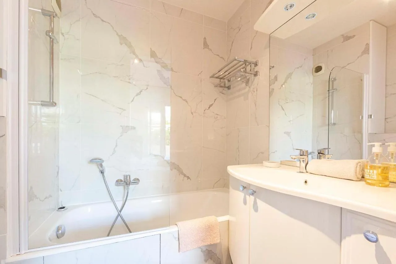 Apartment 2 Bedrooms2 Bathroomsdouble Terrace & Garden In Palm Beach Area Cannes 0*,